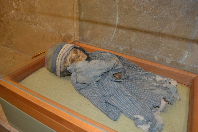 Niğde müzesindeki çocuk mumya